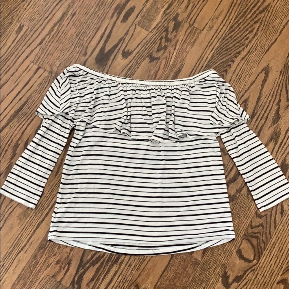 A nice off the shoulder shirt!